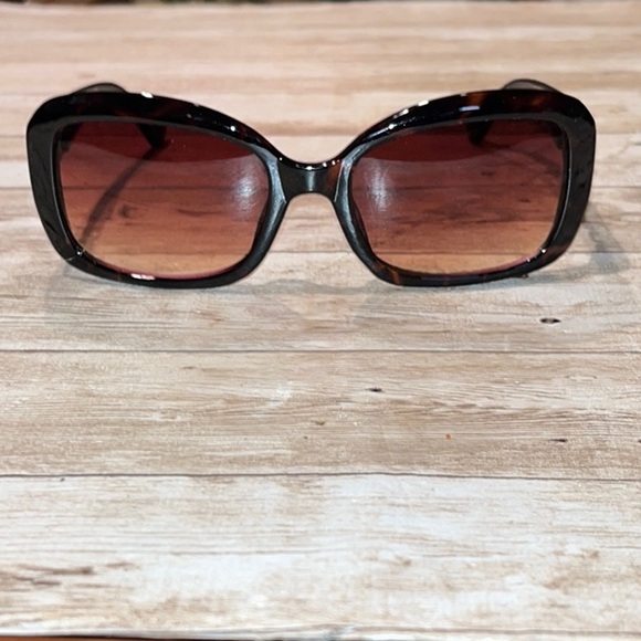 XOXO brown tortoise shell Oversized Sunglasses - Picture 1 of 8